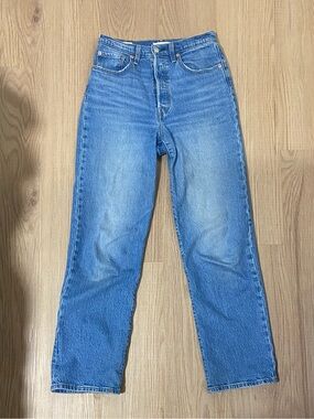 Levi’s High-Rise Straight Leg Jeans in Medium Blue